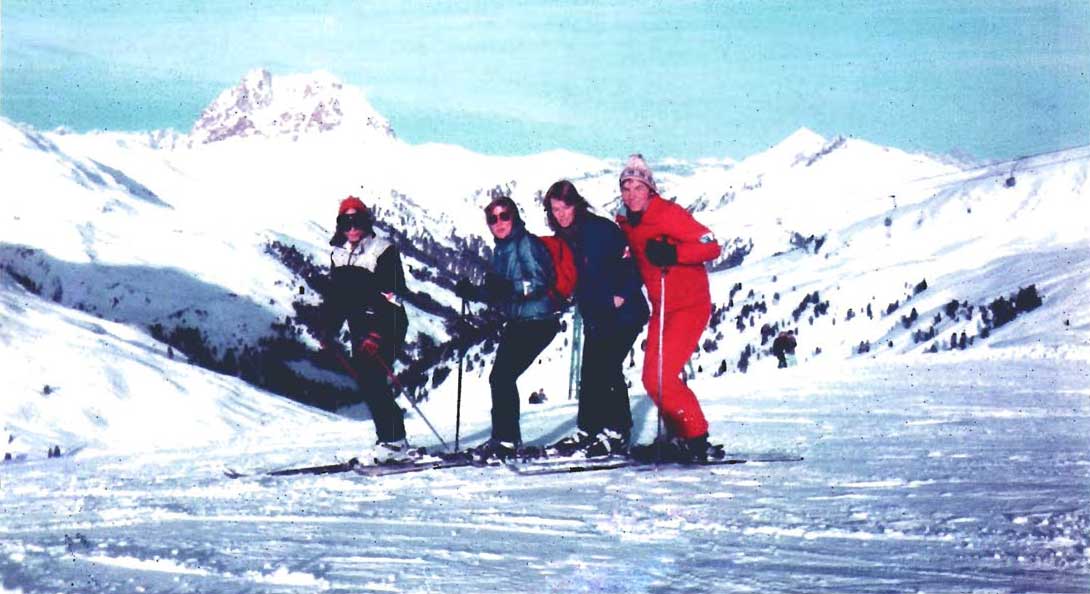 Skigebiet Wildkogel (Österreich) Januar 1984 v. links: U. Eckstein, M. Harnisch, L. Lamml, A. Bethke.  © Eckstein